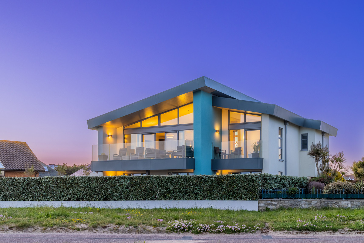 Clowes Avenue, Hengistbury Head, Southbourne, Bournemouth, BH6 4ER