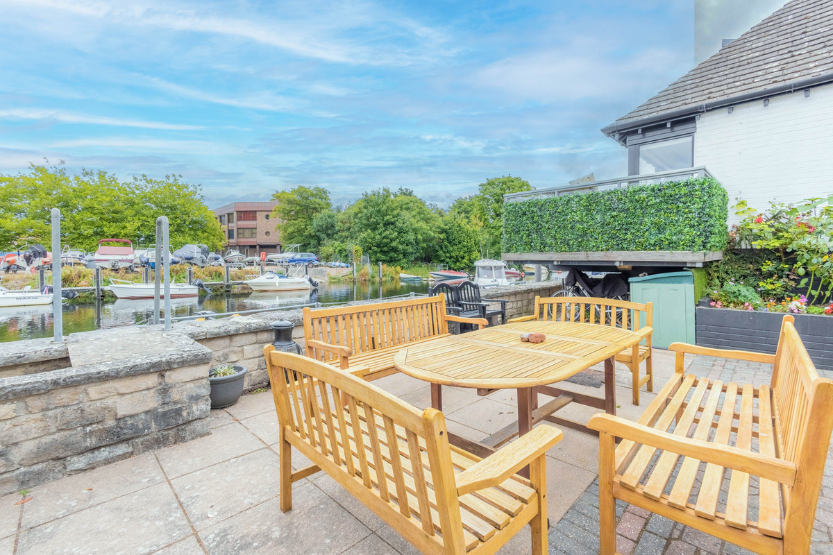 Avon Wharf, Bridge Street, Christchurch, Dorset, BH23 1DJ 223715