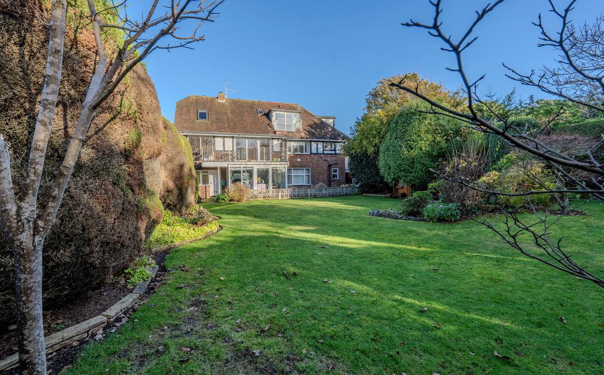 Cliff Road, Spa, Bournemouth, BH5 1JL 339681