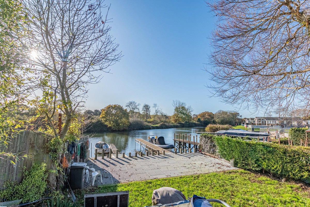 Beaulieu Road, Riverside Home, Christchurch, BH23 2EA 223133