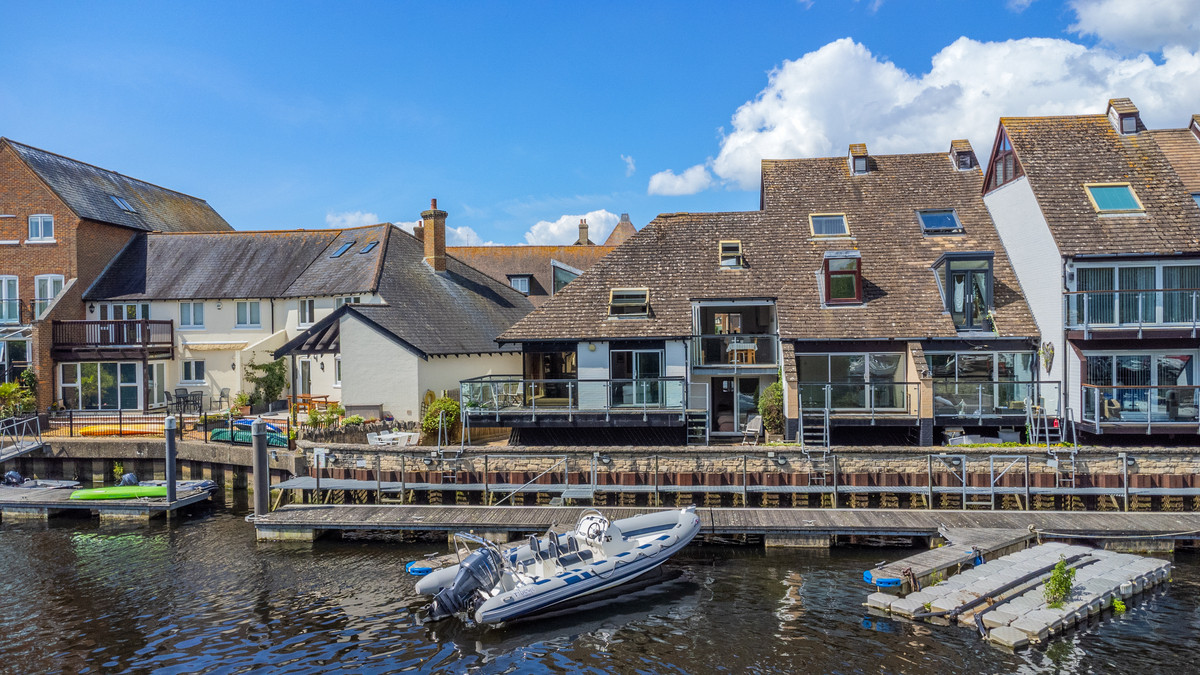 Avon Wharf, Bridge Street, Christchurch, Dorset, BH23 1DZ 282106