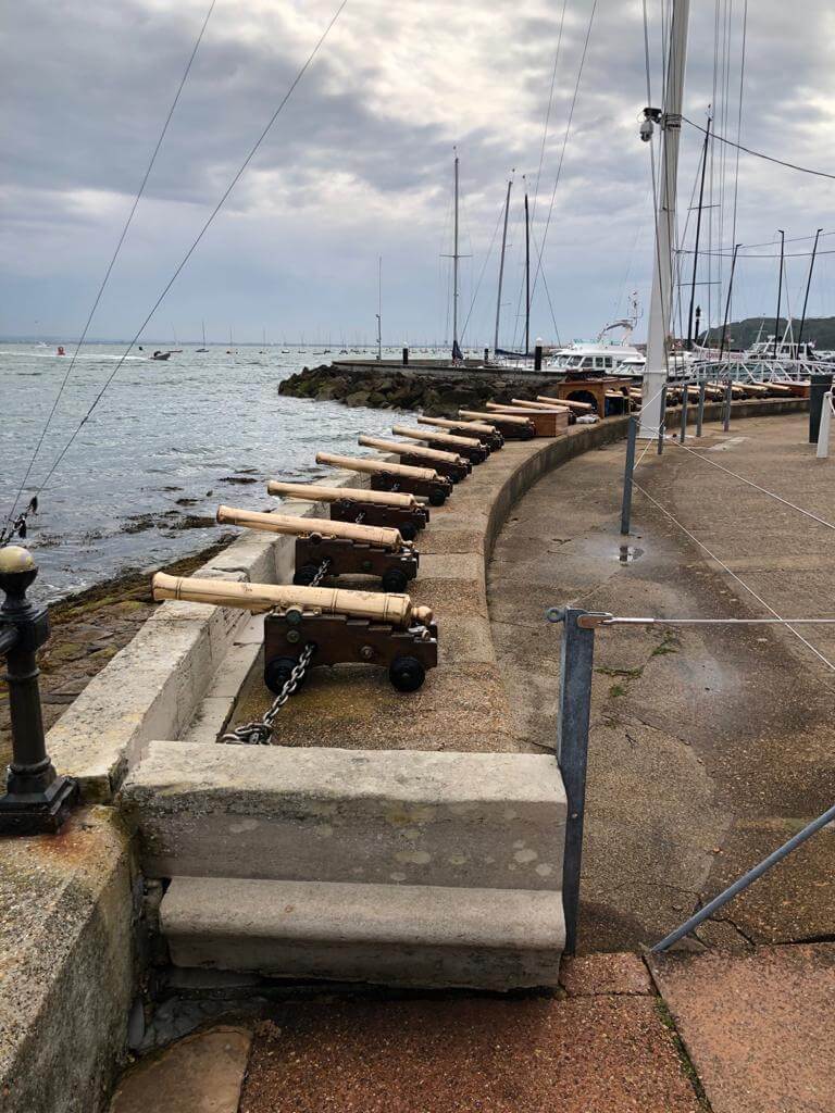 Cannons-outside-Royal-Yacht-Squadron-Cowes-Isle-of-Wight